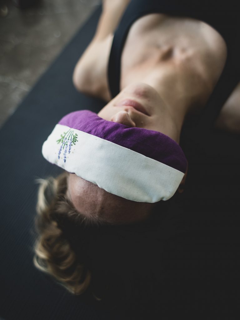 A Complete Guide on the Benefits of Savasana